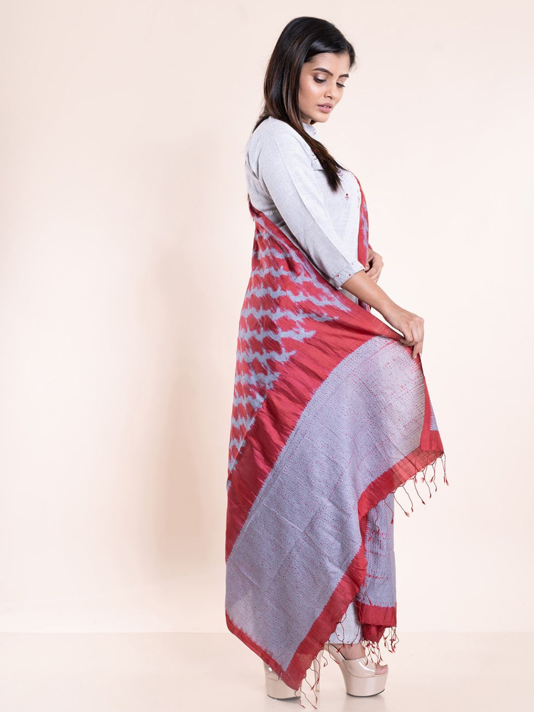 Grey Red Handloom Woven  Shibori Silk Dupatta