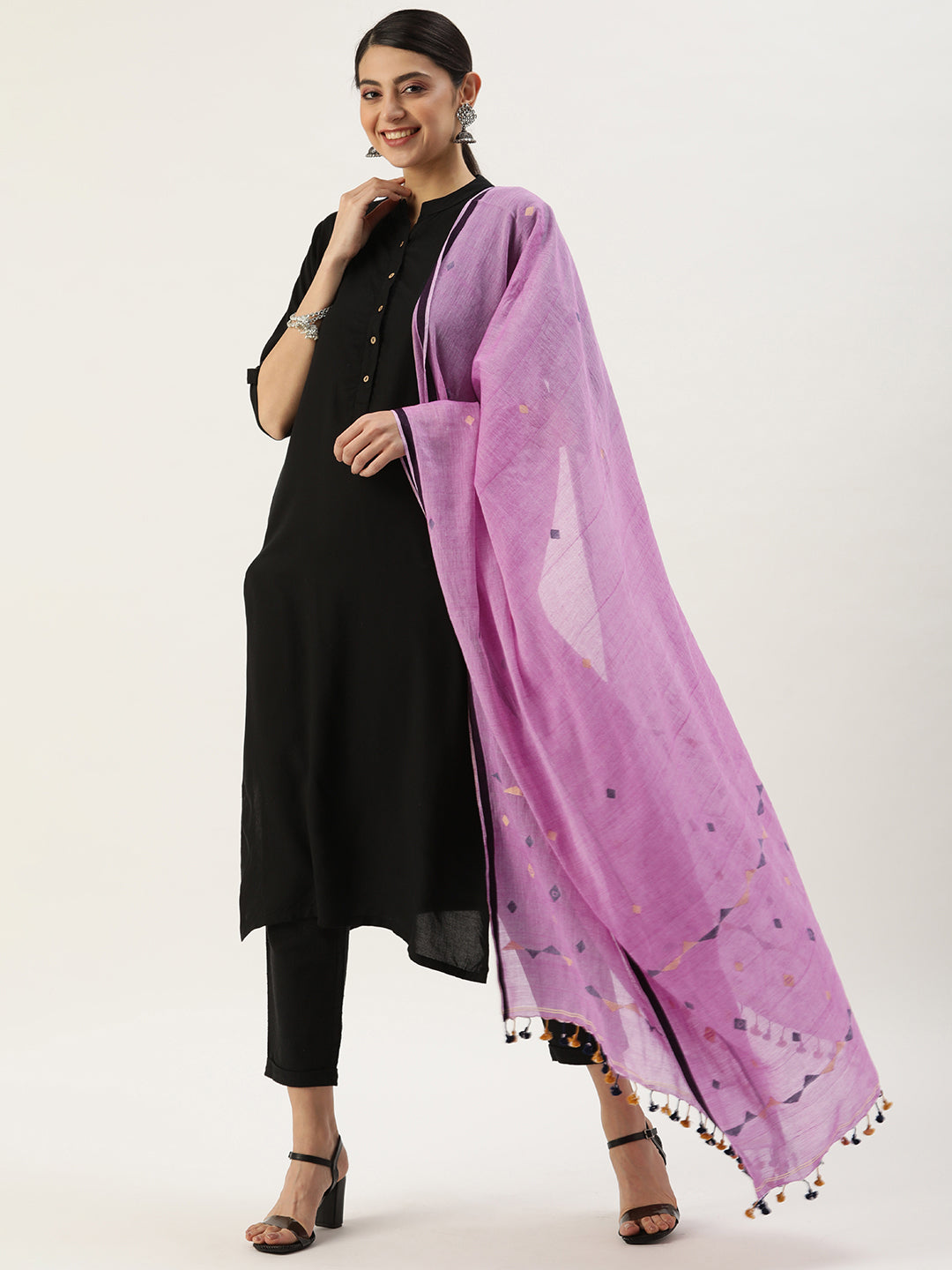 Handwoven Jamdani Mul Cotton Dupatta with tassels