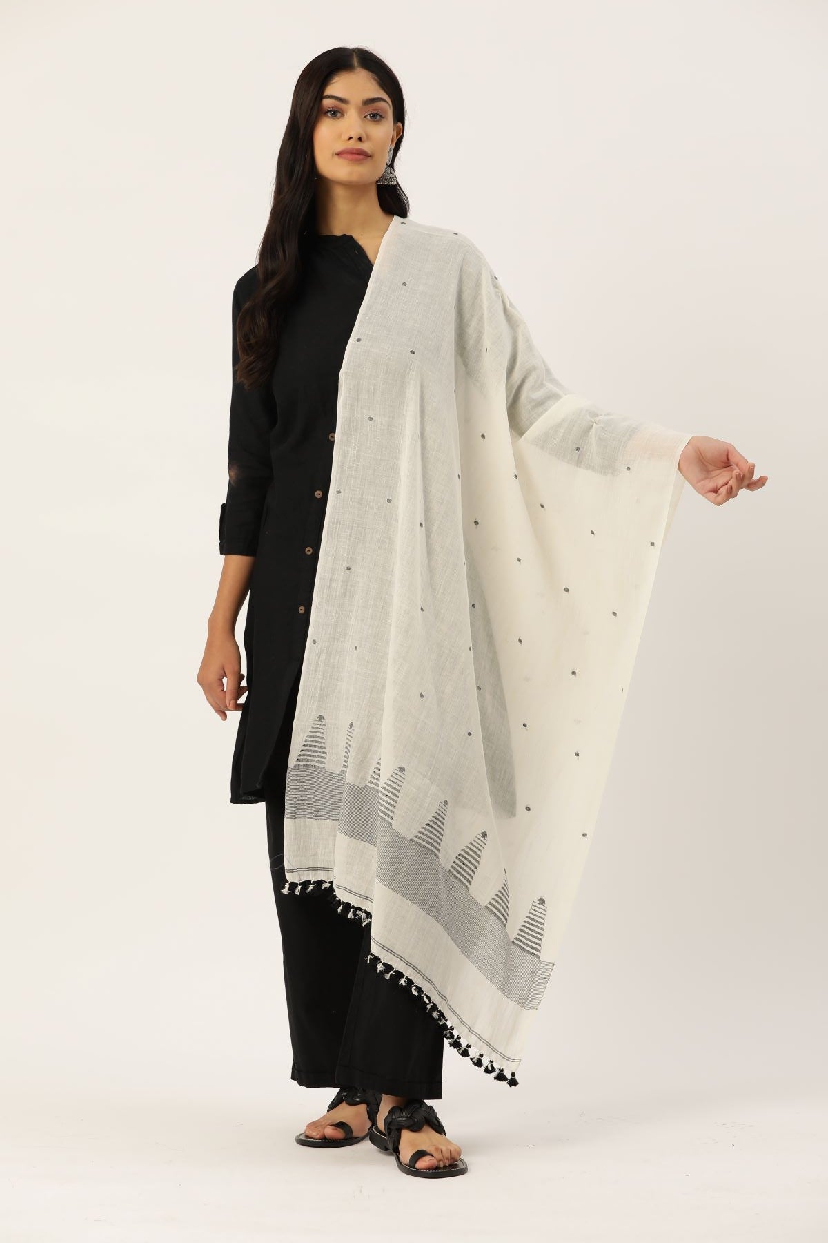 White and Black Handcrafted Cotton Jamdani Stole for women