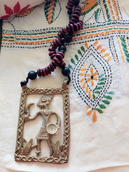 Sickle Man Maroon Handmade Dokra Pendant Jewellery